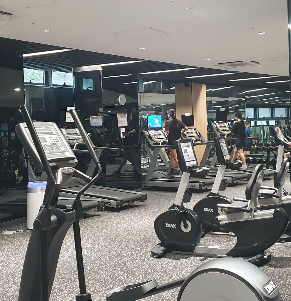 "왜 보폭이 줄고 어깨가 굽을까?" 바쁜 직장인이 무너진 신체 밸런스를 되살린 하루 15분 건강습관의 놀라운 변화 1 image 15