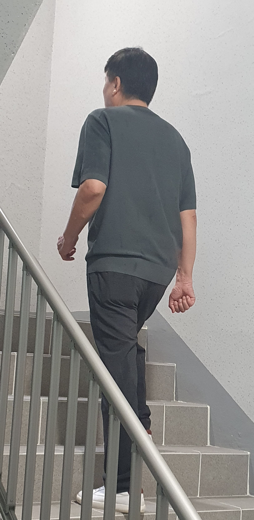 "왜 보폭이 줄고 어깨가 굽을까?" 바쁜 직장인이 무너진 신체 밸런스를 되살린 하루 15분 건강습관의 놀라운 변화 2 image 16