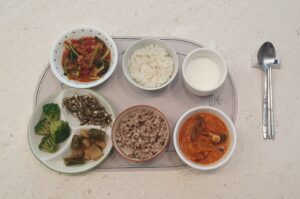 흰쌀밥에서 잡곡밥으로 바꿔봤습니다: 직접 기록한 식후 혈당 변화와 식단 관리 경험 8 잡곡밥혈당관리